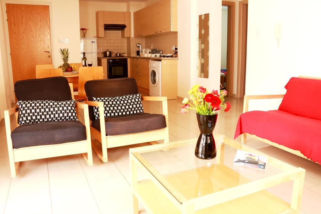 Photothea Apartments Протарас Экстерьер фото